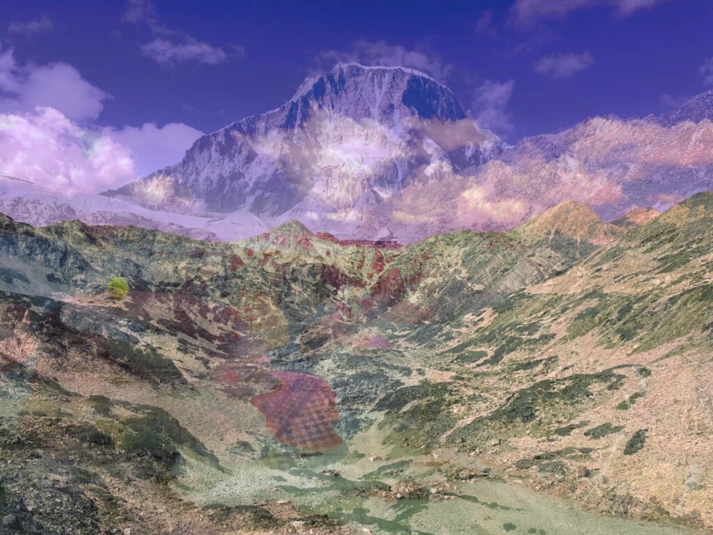 Photographie d'artiste d'une grande vallée violette de montagne avec un tout petit lac rouge.